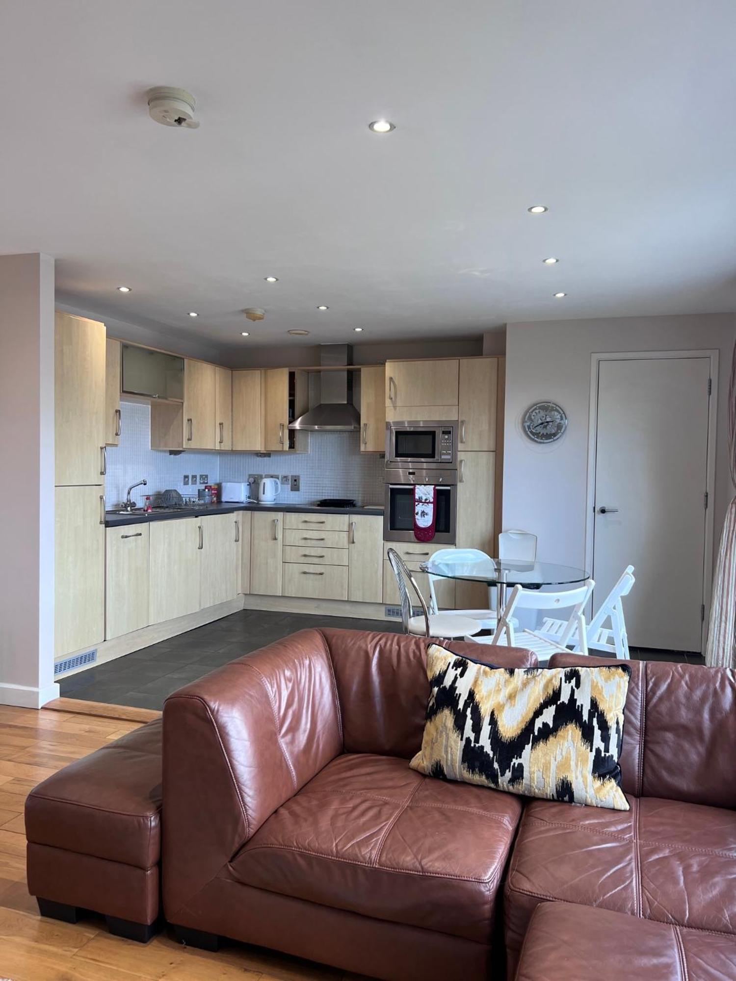 Great City Centre Getaway Apartment 2 Bed Near The Beach And Shopping Area Суонси Экстерьер фото